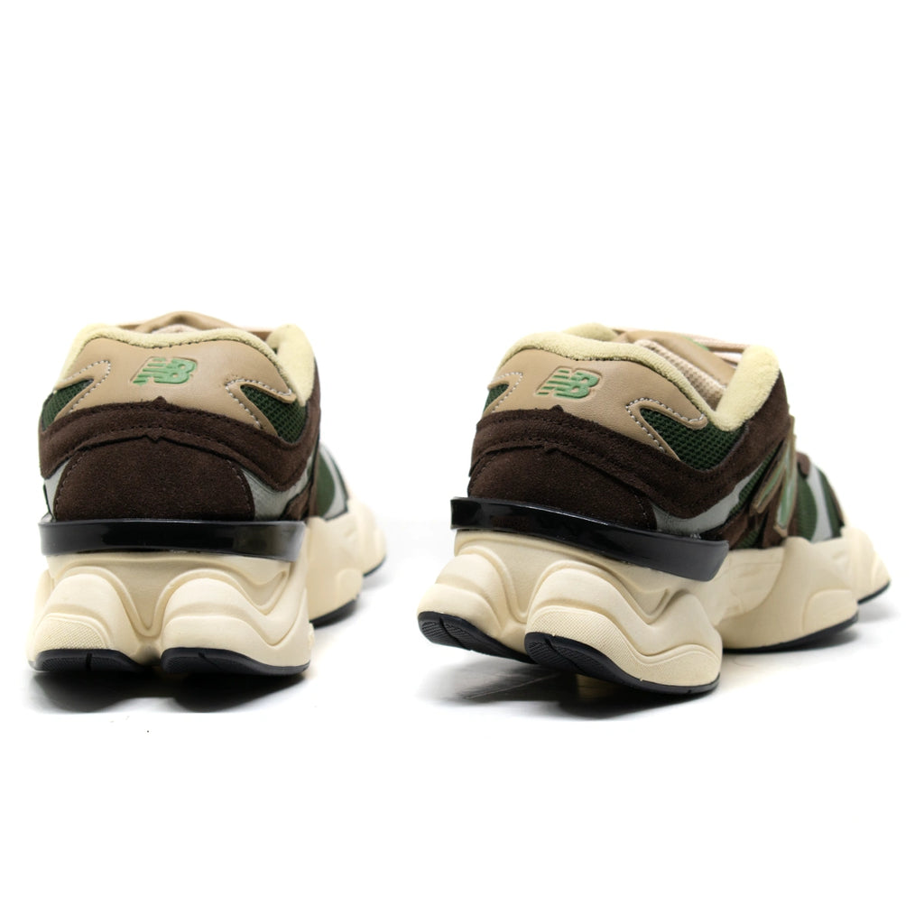 Tênis New Balance 9060